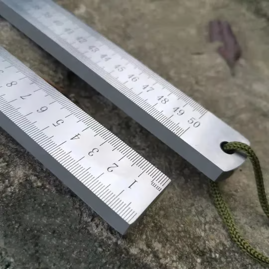 🎁Hoogwaardige stalen meetlint. geschikt voor zowel metingen als zelfverdediging (meeteenheden: inches en centimeters)